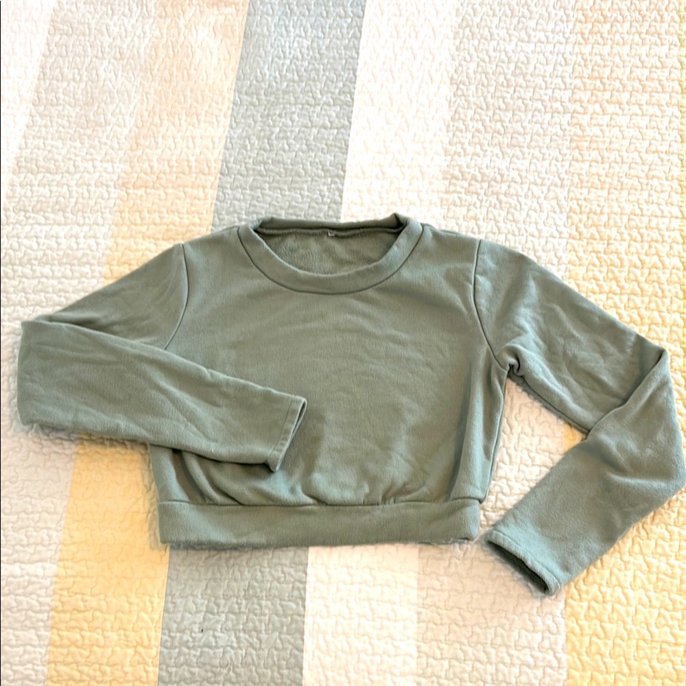 ALO Yoga Fitted Green Long Sleeve Crop Top